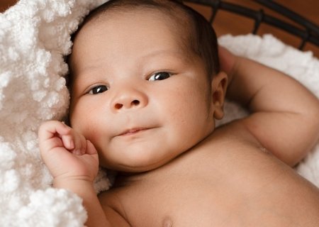 Коли змінюється колір очей у новонародженого, і завжди він змінюється?