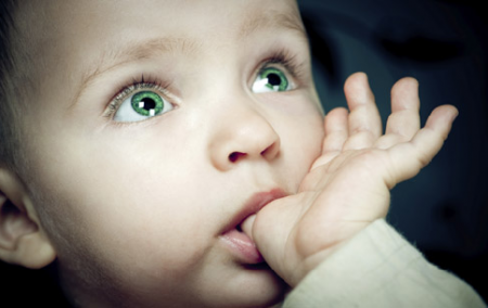 Як відучити дитину від смоктання пальця? Розглянемо деякі методи