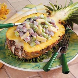 Рецепти салатів з ананасом. Чи Так уже це складно?