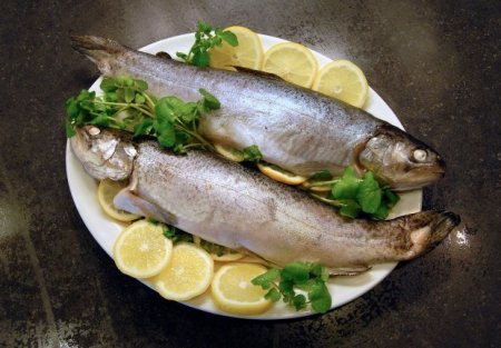 Риба у фользі в духовці - просто і смачно