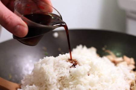 Як приготувати ароматний соус для рису та ролів