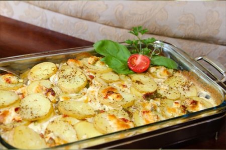 Запекти картоплю в духовці: смачний репепт запіканки з м'ясом і овочами