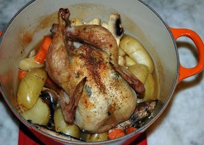 Курка, запечена в духовці з картоплею під соєвим соусом