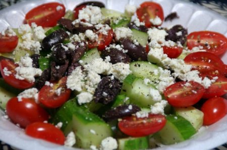 Кулінарні секрети: грецький салат з бринзою