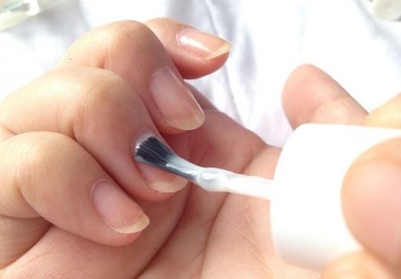 Як правильно фарбувати нігті: поради