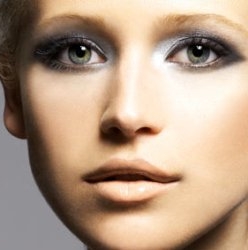 Як зробити гарний макіяж для сірих очей