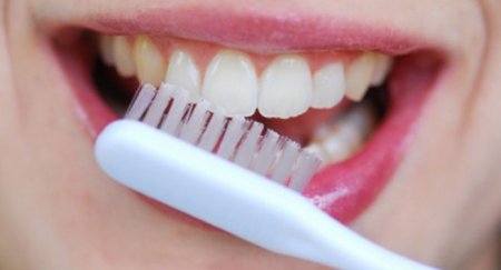 Зубні пасти для чутливих зубів: огляд