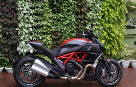 Ducati Diavel:    