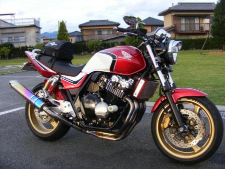 Honda CB400SF:   .   