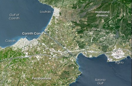 Коринфський канал в Греції (фото)