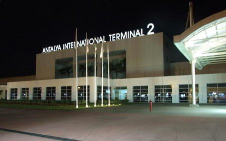 Курортний аеропорт в Туреччині.