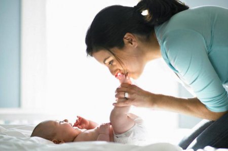Вазелінове масло для новонароджених: у чому користь