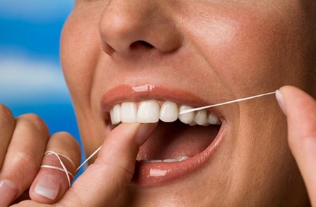 Як користуватися зубною ниткою правильно?