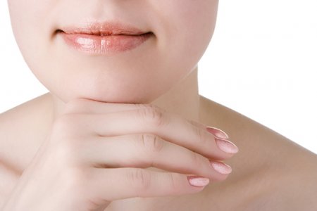 Герпес на губах: швидке лікування та причини
