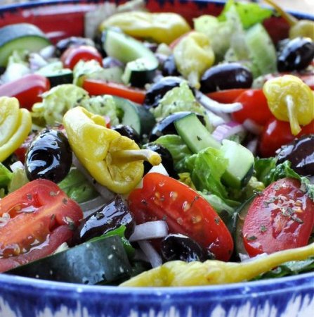 Грецький салат: рецепт з бринзою