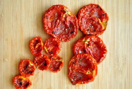 В'ялені помідори: з чим його їдять, куди додати?