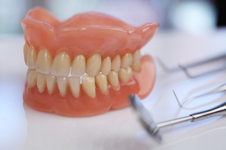 Які краще зубні протези: відгуки