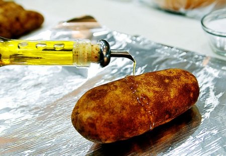 Запечена картопля в мультиварці