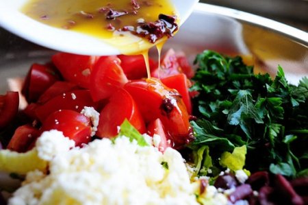 Заправка для грецького салату: рецепти