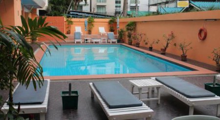 Queen Hotel Pattaya 3*:   