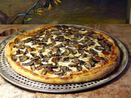 Піца з печерицями: варіанти тіста, начинка, найбільш відповідний соус