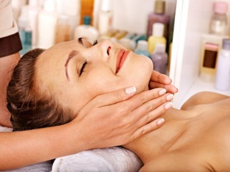 Що таке скульптурний масаж. Техніка скульптурного масажу обличчя і тіла. Чи можна робити скульптурний масаж в домашніх умовах