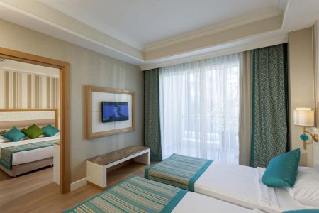  Karmir Resort & Spa 5* (, ):      