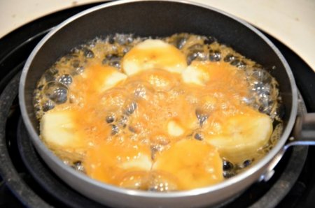 Банани в карамелі: прості рецепти непростого десерту