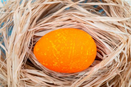 На Великдень яйця будуть як сонечко. Буде потрібно паприка і оцет