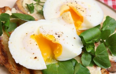Мінімум олії на сковороді: як приготувати яйця, щоб вони не завдавали шкоди організму