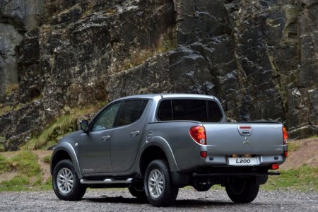 "̳ 200" (Mitsubishi L200):    