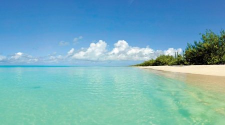 Аквамарин – колір морської води в сонячний день. З чим носити колір аквамарин в одязі