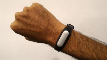 Գ- Xiaomi Mi Band: , 