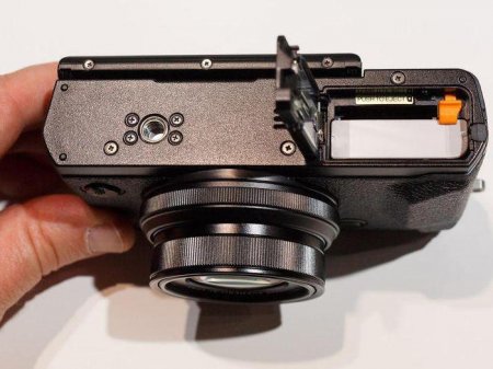   Fujifilm X30: , ,  