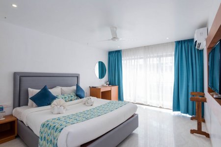  Longuinhos Beach Resort 3* (, ):  , ,  