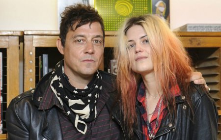   ճ  The Kills,         